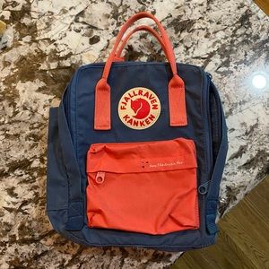 Fjallraven Kanken Mini Save the Arctic Fox
